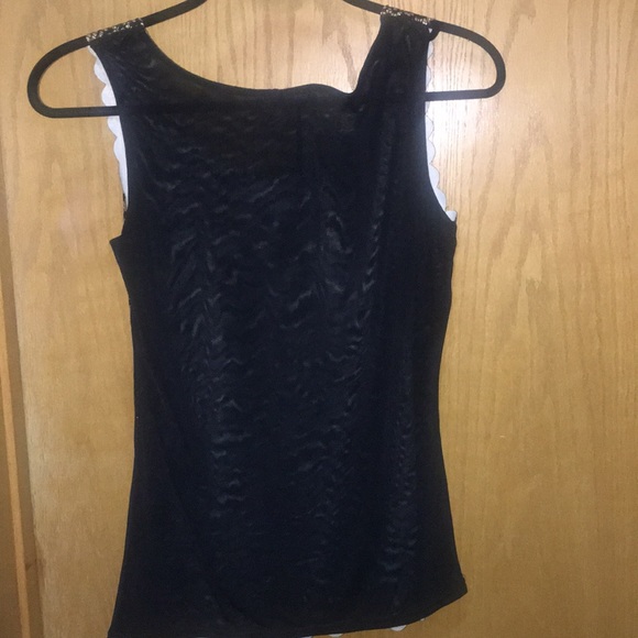 QED LONDON BLACK & GOLD FANCY TOP - Picture 3 of 5